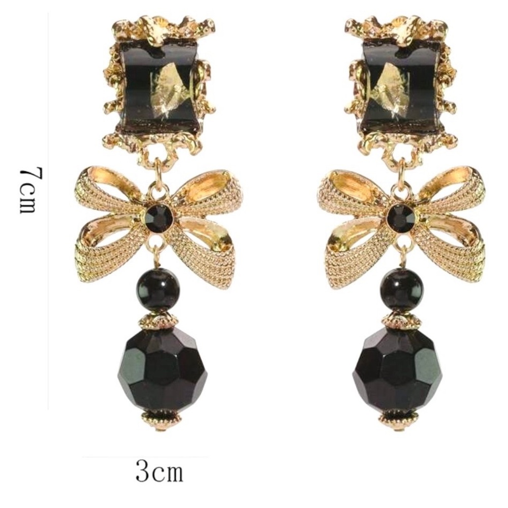 Luxury Vintage Style Bow Clip-On Earrings – New in Packaging - Picture 6 of 6